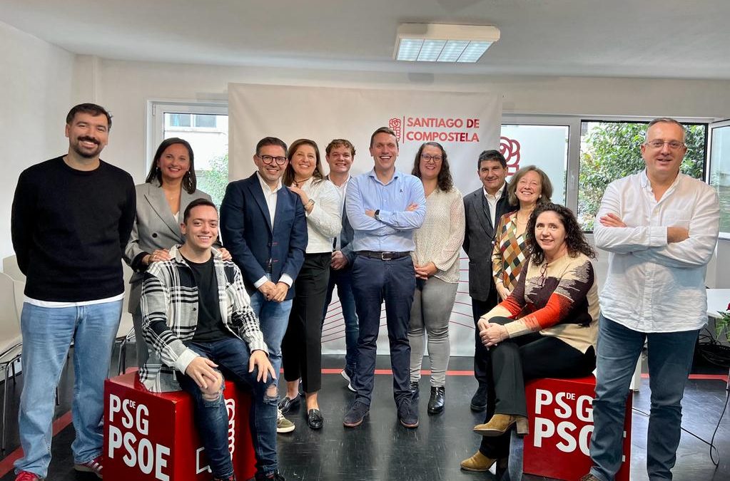 Aitor Bouza presenta a nova dirección do PSOE de Santiago: «escribamos novas páxinas de éxito para o socialismo compostelán, o PSdeG está de volta»